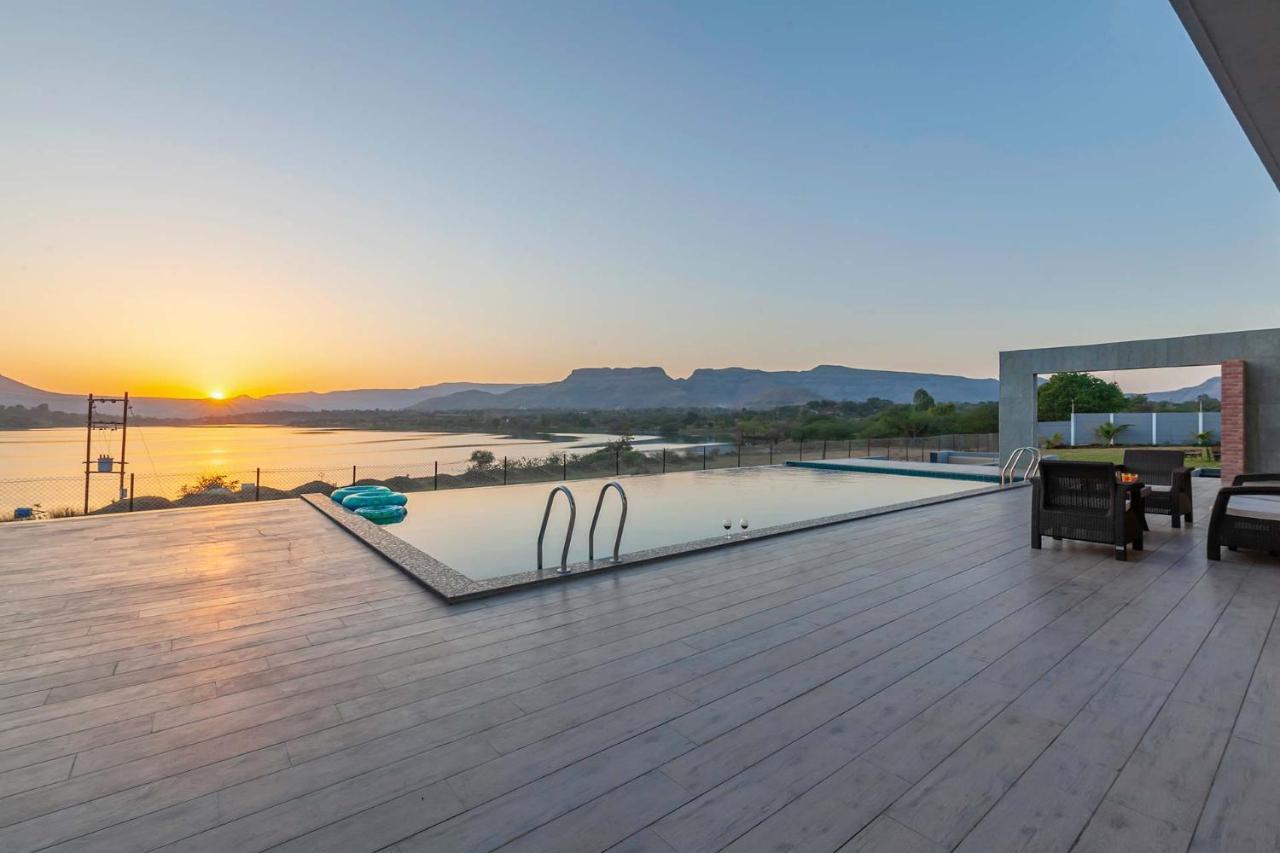 Stayvista'S Bellisimo Panorama - Lakeside Oasis With Infinity Pool, Modern Interiors, Open-To-Sky Bathtub, And Lush Green Lawn 나식 외부 사진