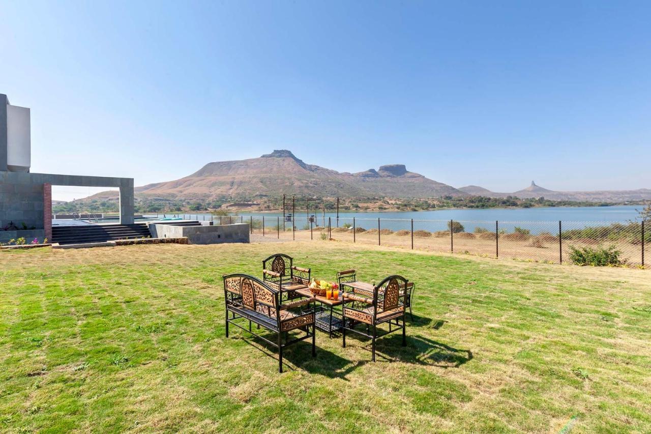 Stayvista'S Bellisimo Panorama - Lakeside Oasis With Infinity Pool, Modern Interiors, Open-To-Sky Bathtub, And Lush Green Lawn 나식 외부 사진