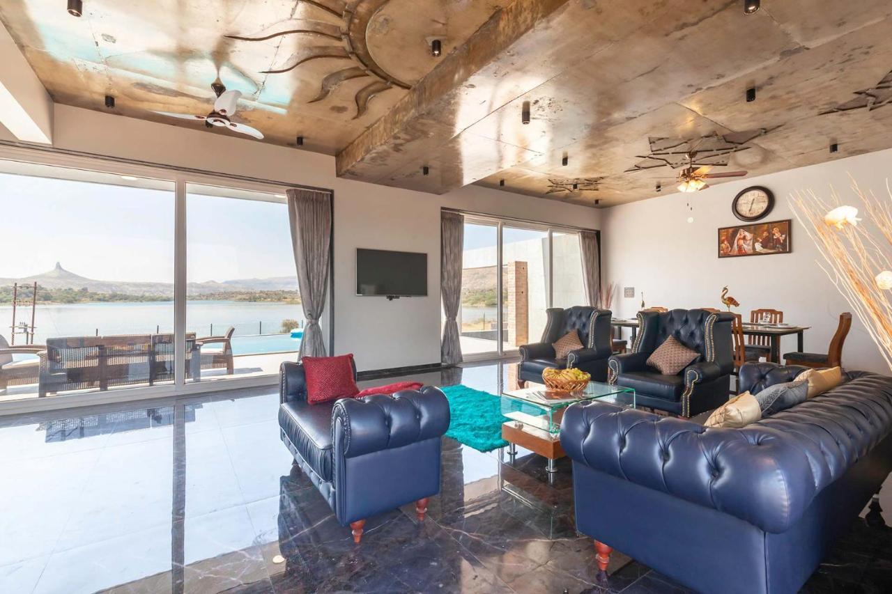 Stayvista'S Bellisimo Panorama - Lakeside Oasis With Infinity Pool, Modern Interiors, Open-To-Sky Bathtub, And Lush Green Lawn 나식 외부 사진