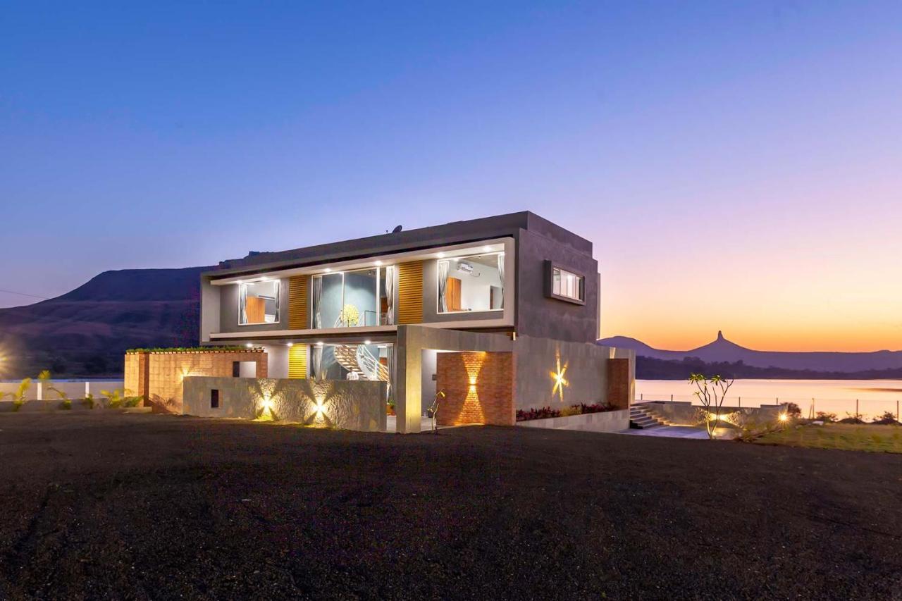Stayvista'S Bellisimo Panorama - Lakeside Oasis With Infinity Pool, Modern Interiors, Open-To-Sky Bathtub, And Lush Green Lawn 나식 외부 사진