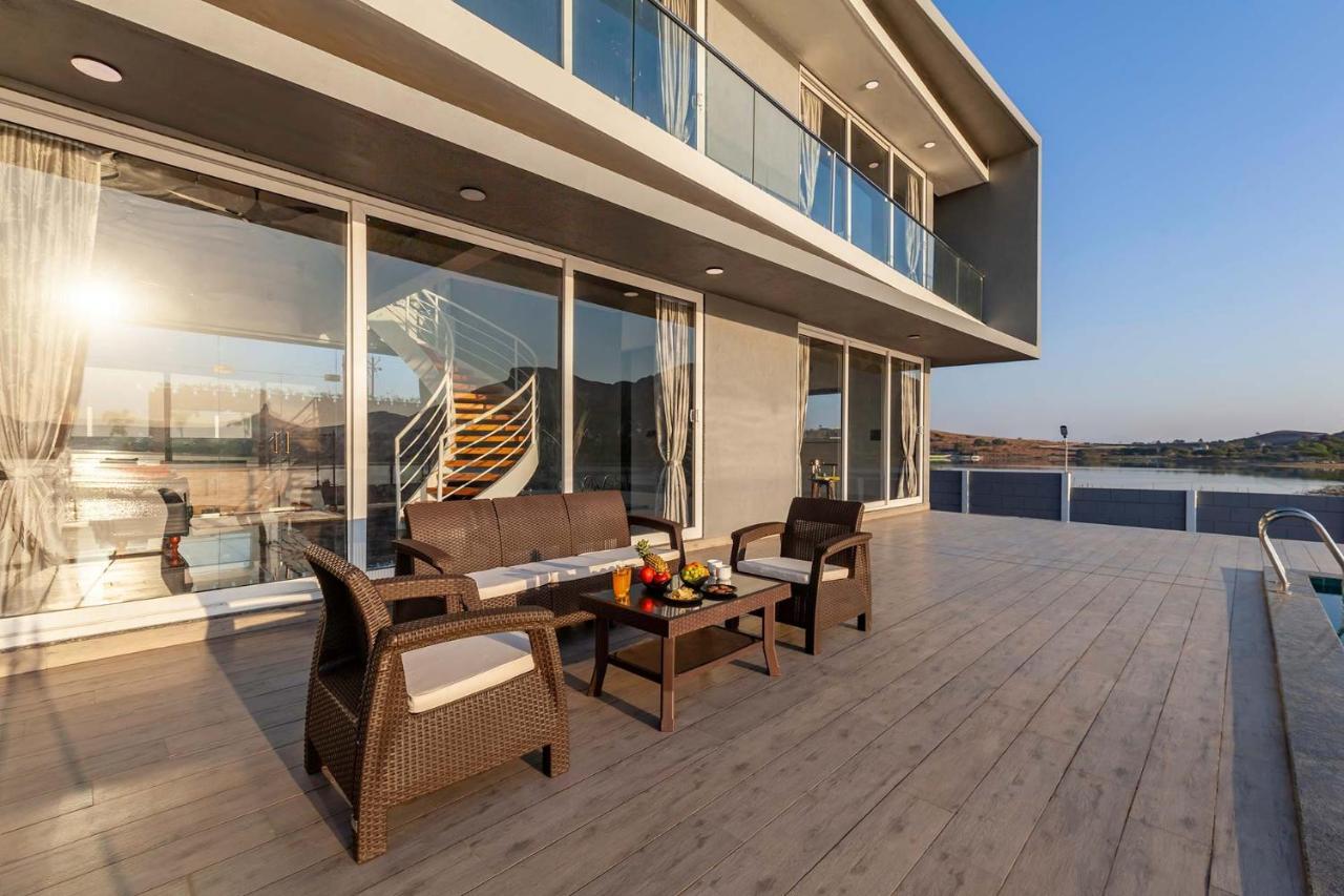 Stayvista'S Bellisimo Panorama - Lakeside Oasis With Infinity Pool, Modern Interiors, Open-To-Sky Bathtub, And Lush Green Lawn 나식 외부 사진