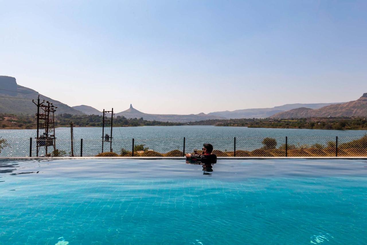 Stayvista'S Bellisimo Panorama - Lakeside Oasis With Infinity Pool, Modern Interiors, Open-To-Sky Bathtub, And Lush Green Lawn 나식 외부 사진