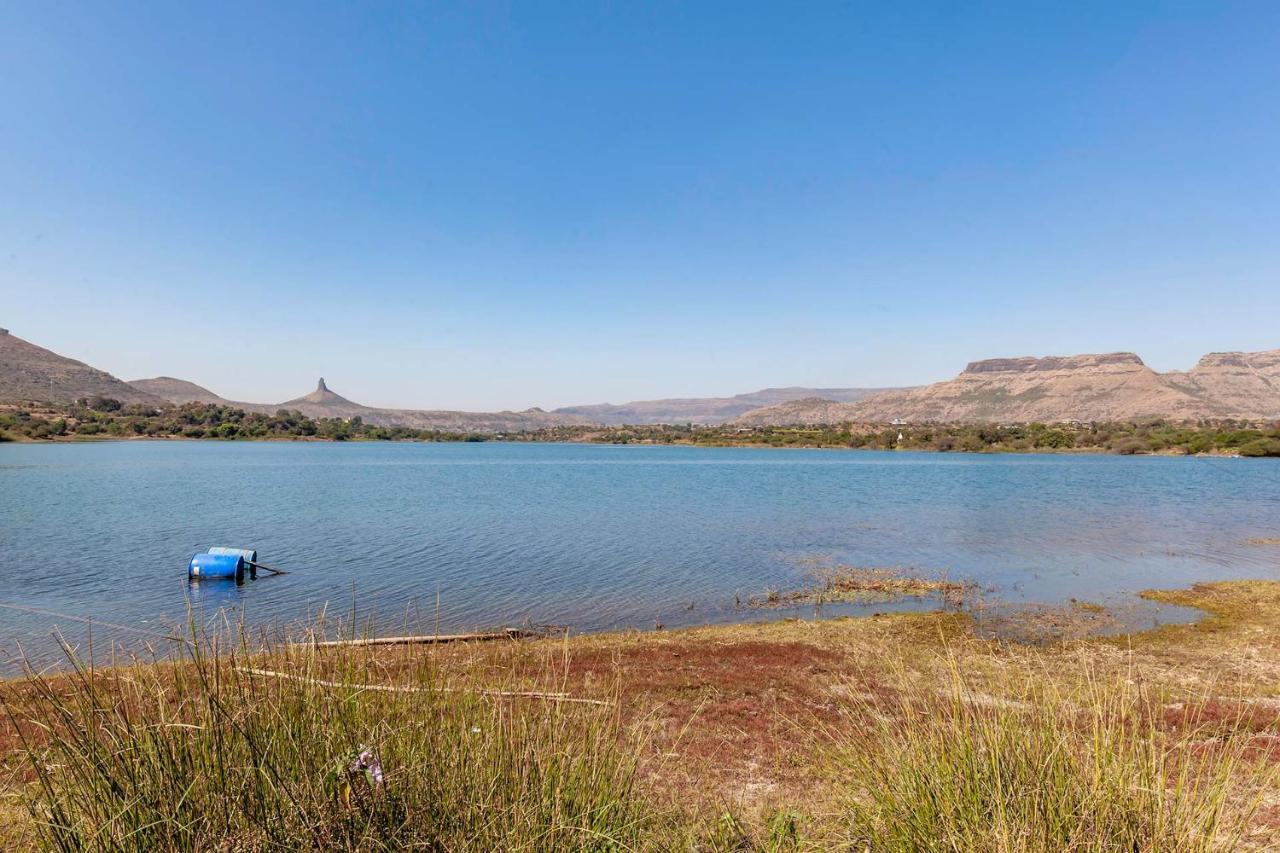 Stayvista'S Bellisimo Panorama - Lakeside Oasis With Infinity Pool, Modern Interiors, Open-To-Sky Bathtub, And Lush Green Lawn 나식 외부 사진